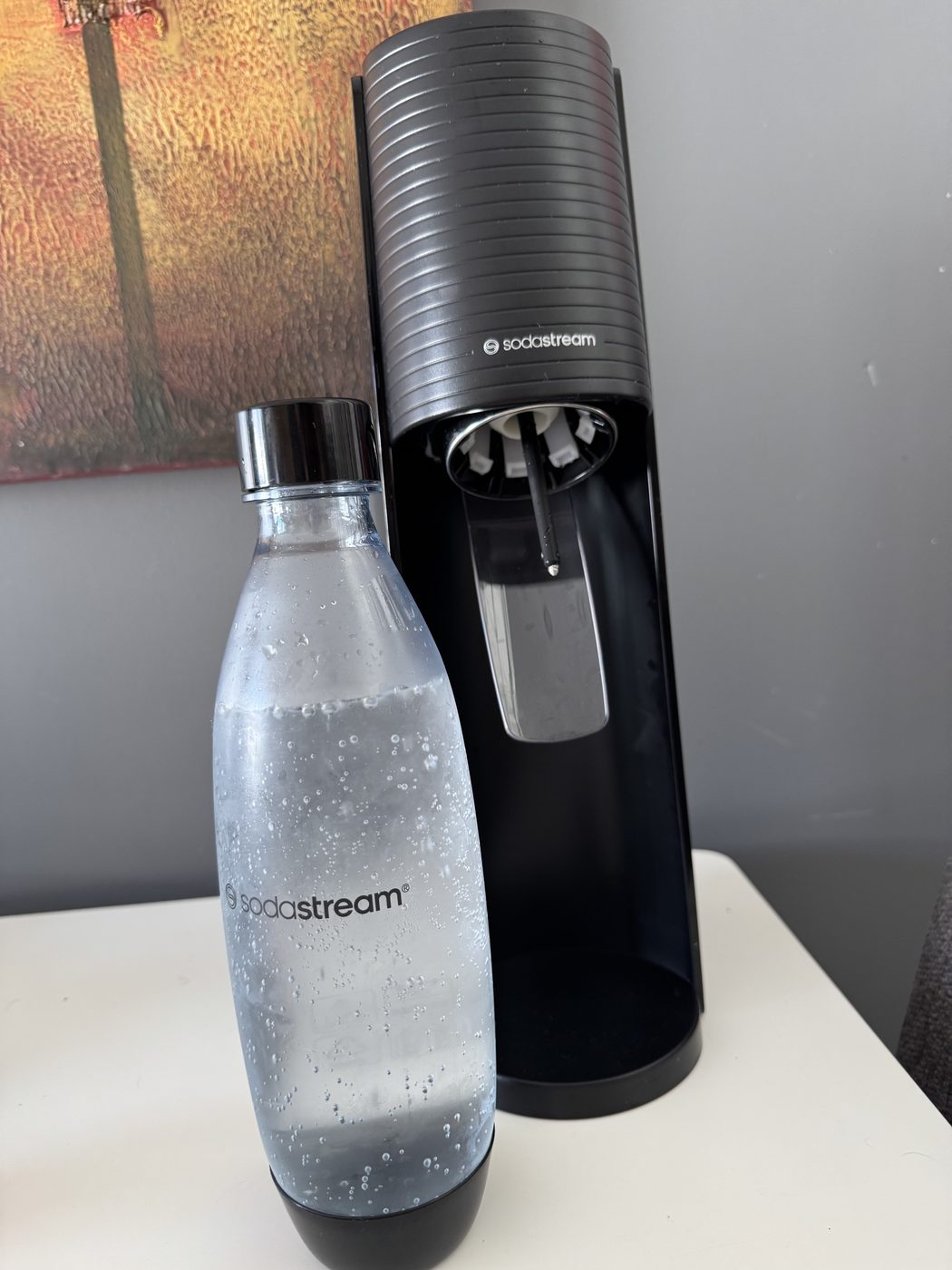 SodaStream com cilindro e garrafas