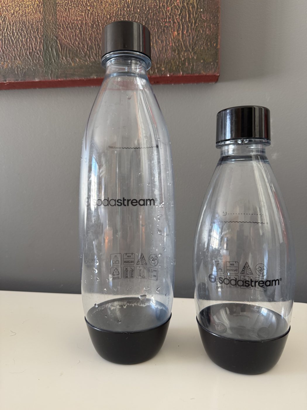 SodaStream com cilindro e garrafas